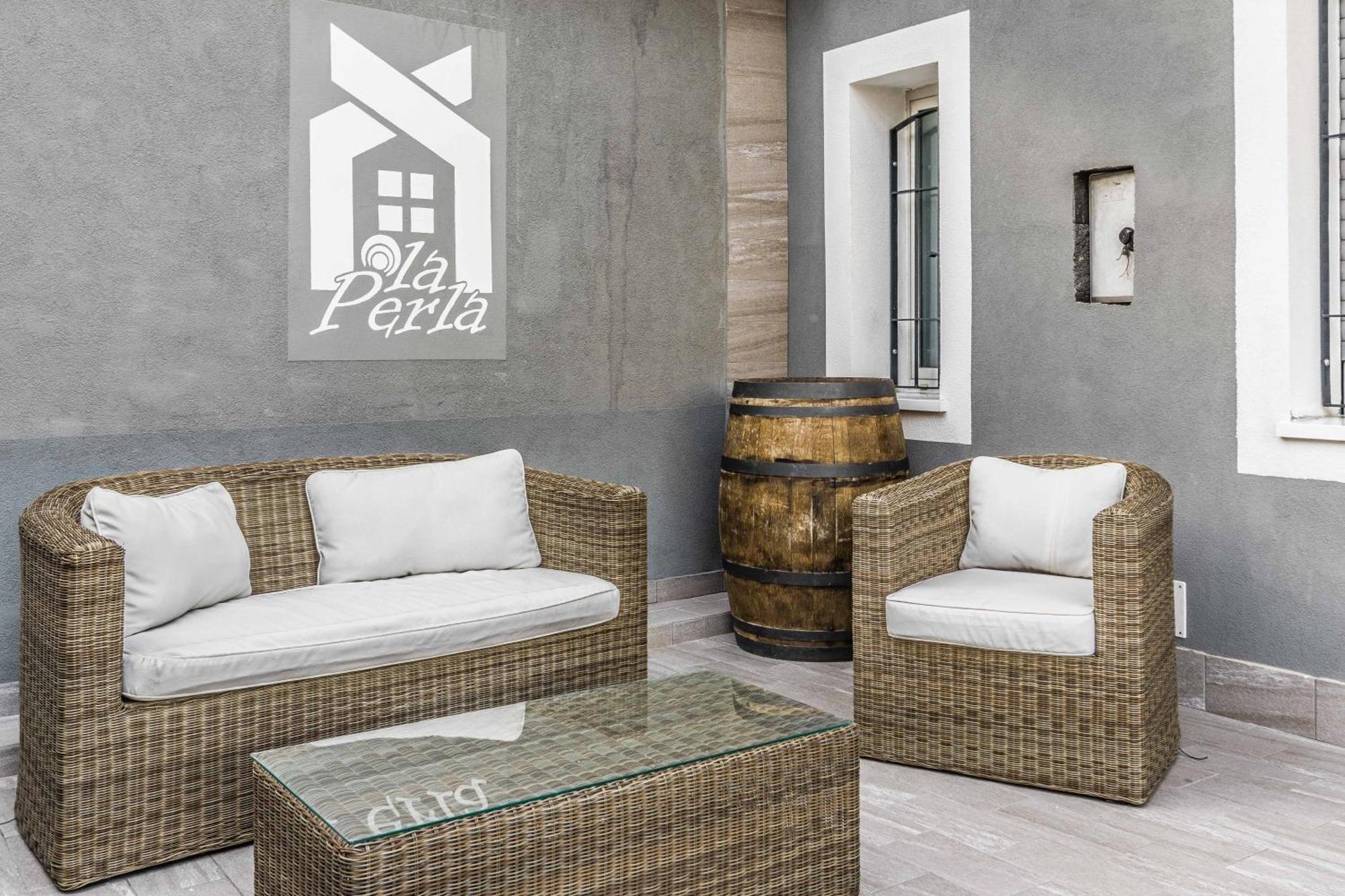 La Perla Rooms Сароно Екстериор снимка