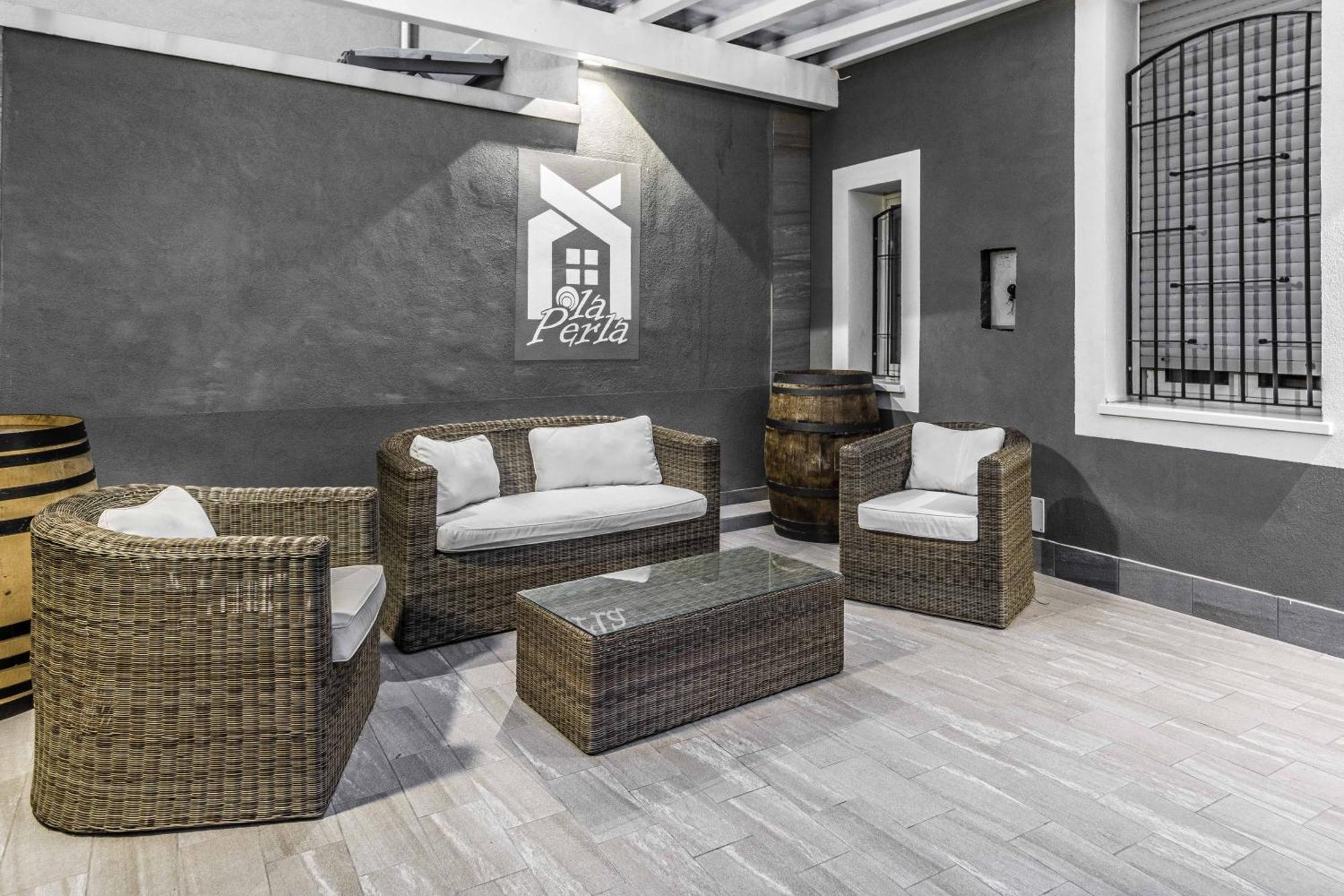 La Perla Rooms Сароно Екстериор снимка